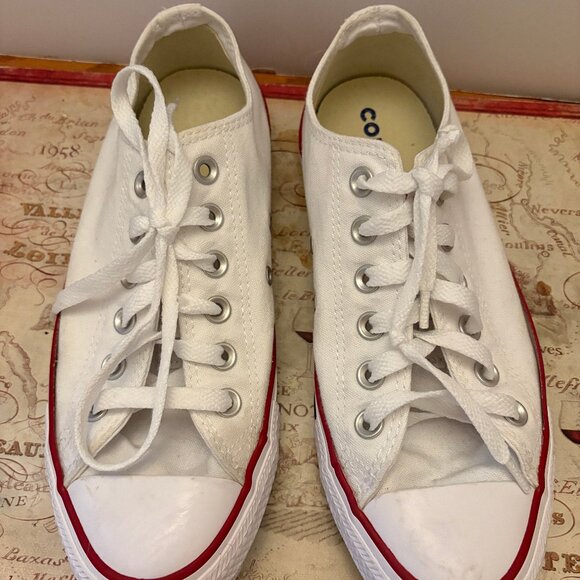 White Converse Chuck Taylor All Star Low Top Sneakers - Men's 6 / Women's 8 - Picture 1 of 4